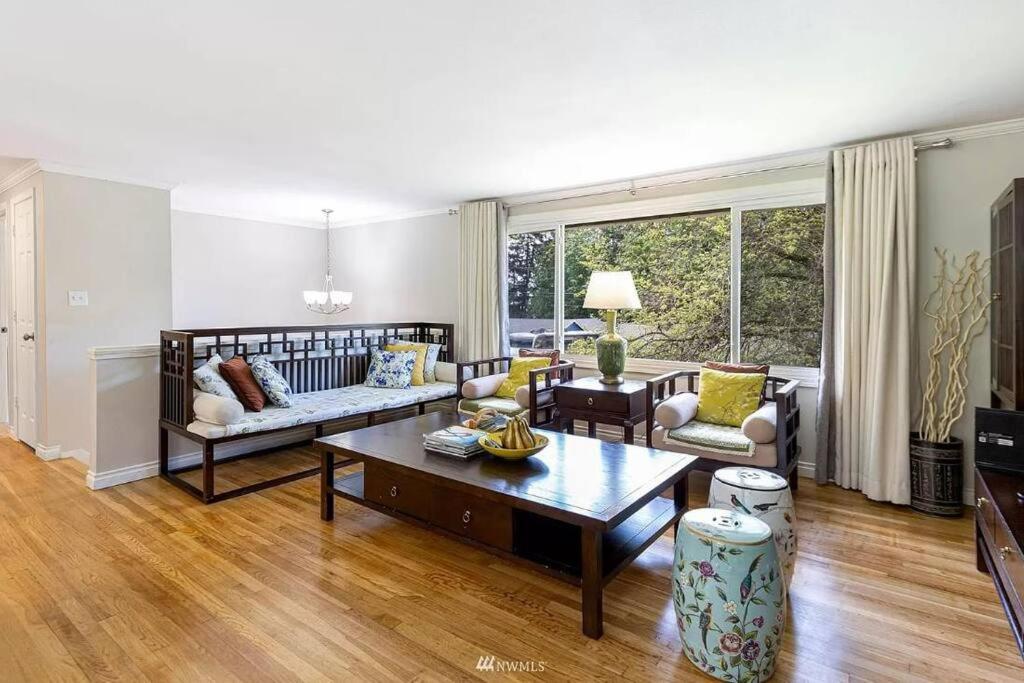  | Four Bedroom Two Bathroom Close to Airport
