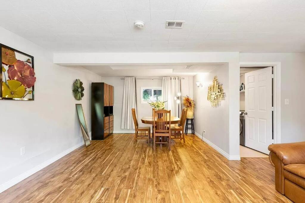  | Four Bedroom Two Bathroom Close to Airport