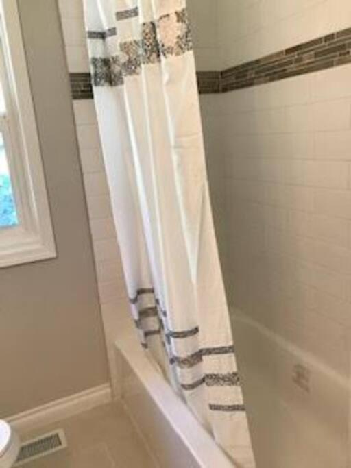  | Four Bedroom Two Bathroom Close to Airport