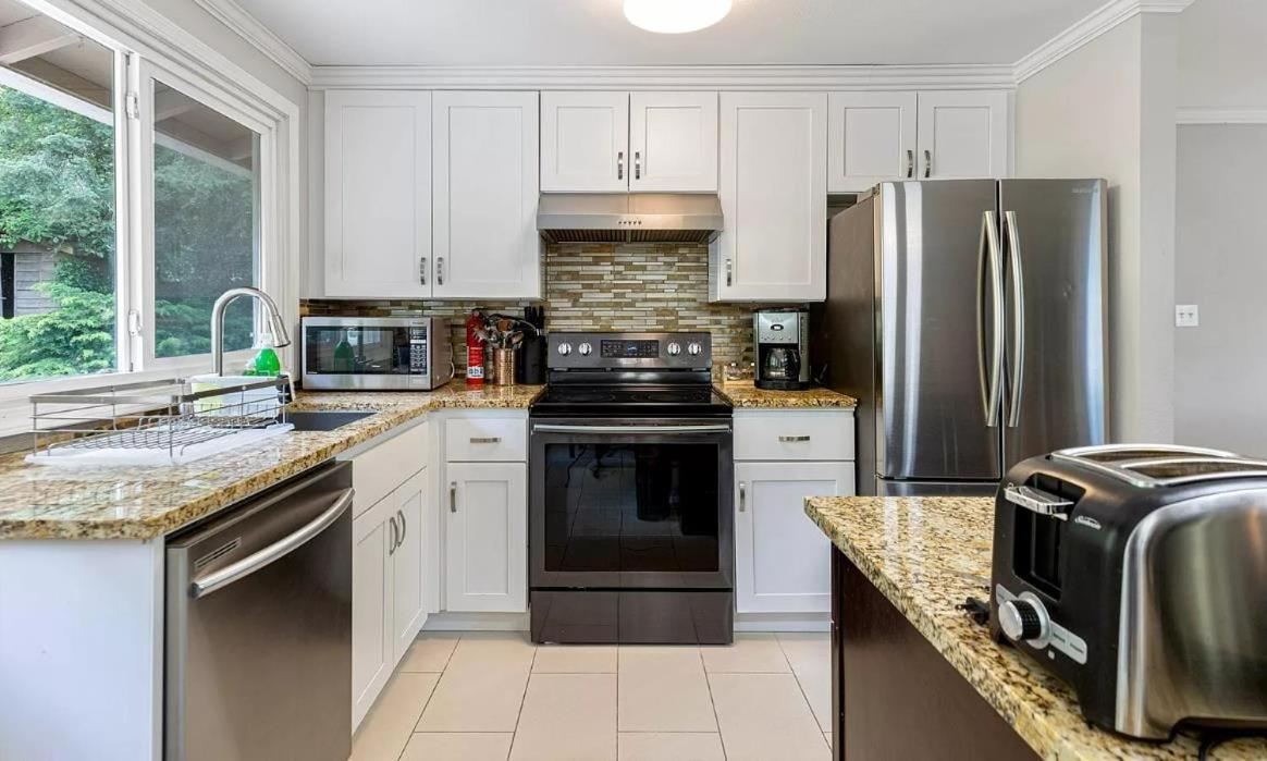  | Four Bedroom Two Bathroom Close to Airport