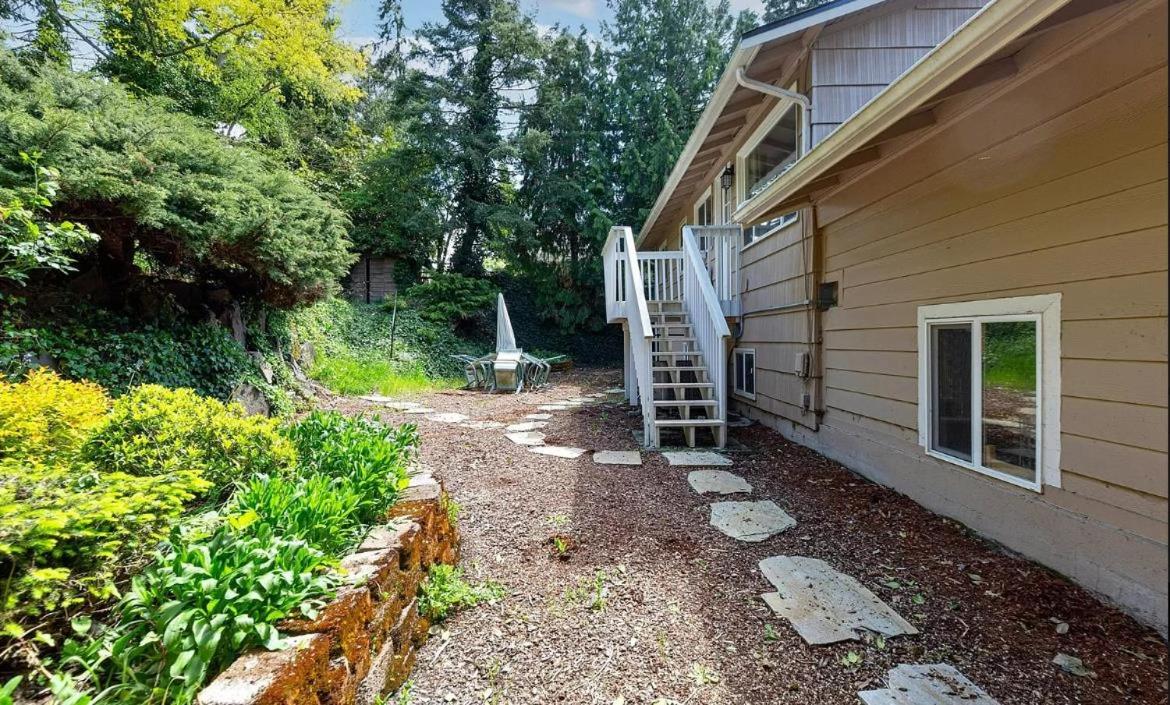  | Four Bedroom Two Bathroom Close to Airport