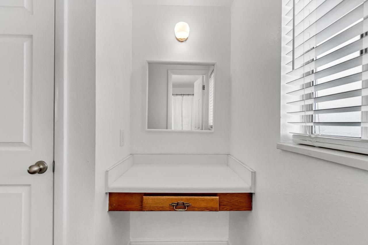 | Large Room Near UVU & BYU