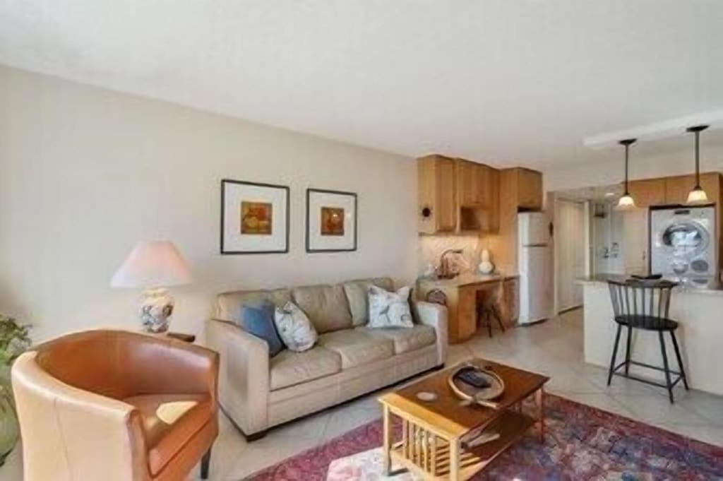  | 1799 Bluff Villa
