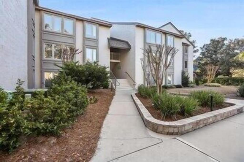  | 1799 Bluff Villa