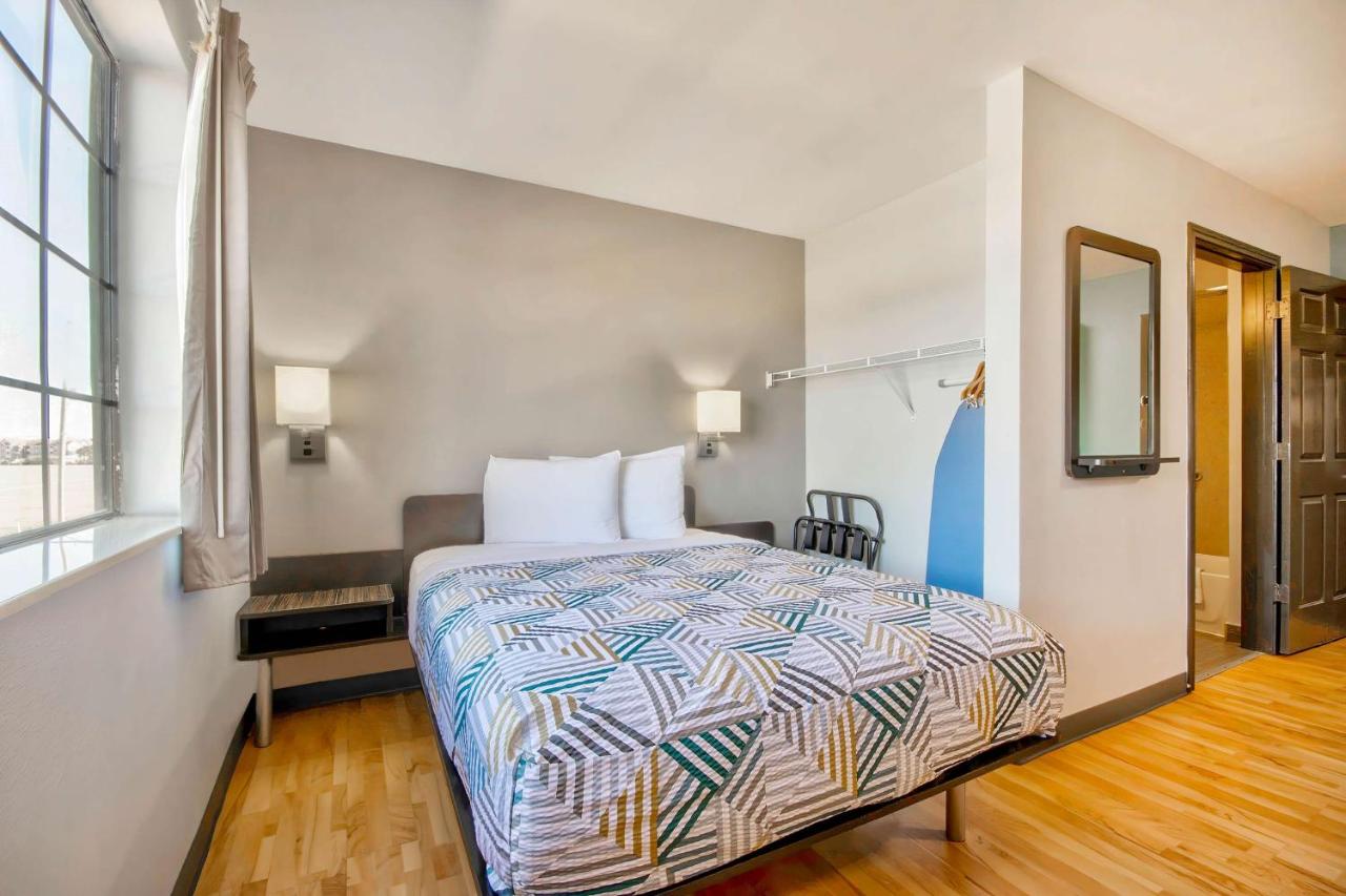 Queen Room - Disability Access - Roll in Shower at Studio 6 Port Arthur, TX - SE