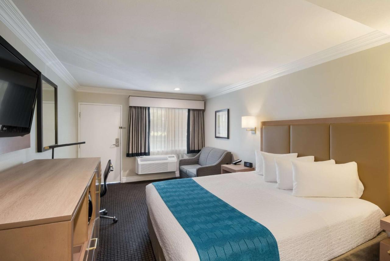 | Best Western Woodland Hills