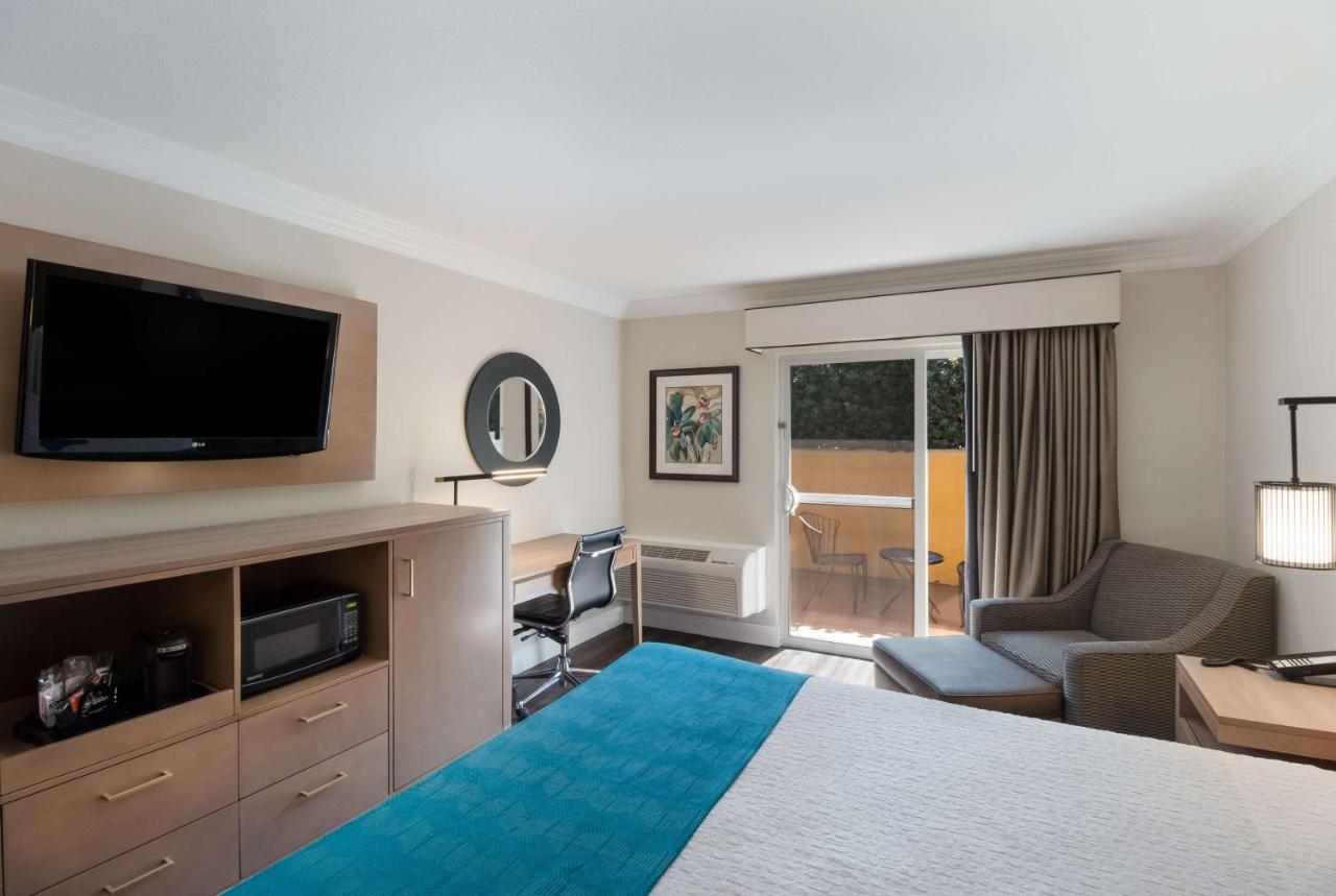 | Best Western Woodland Hills