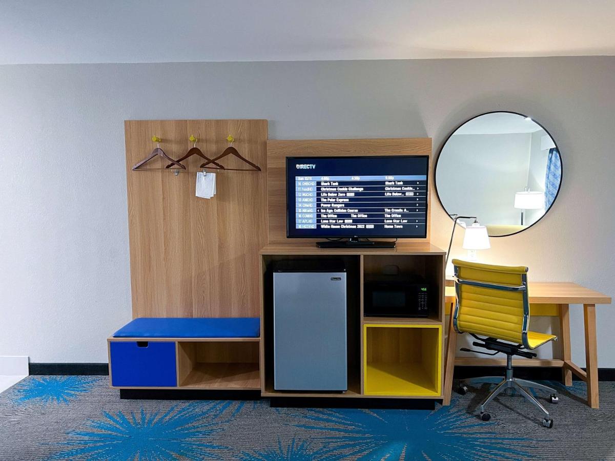  | Days Inn & Suites by Wyndham Santa Rosa