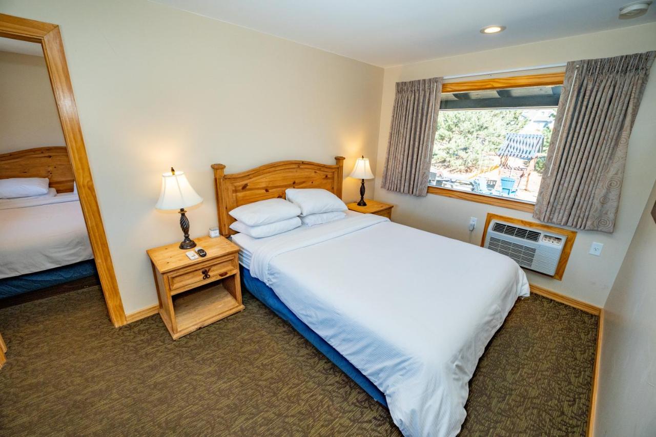 Family Room at Coyote Mountain Lodge