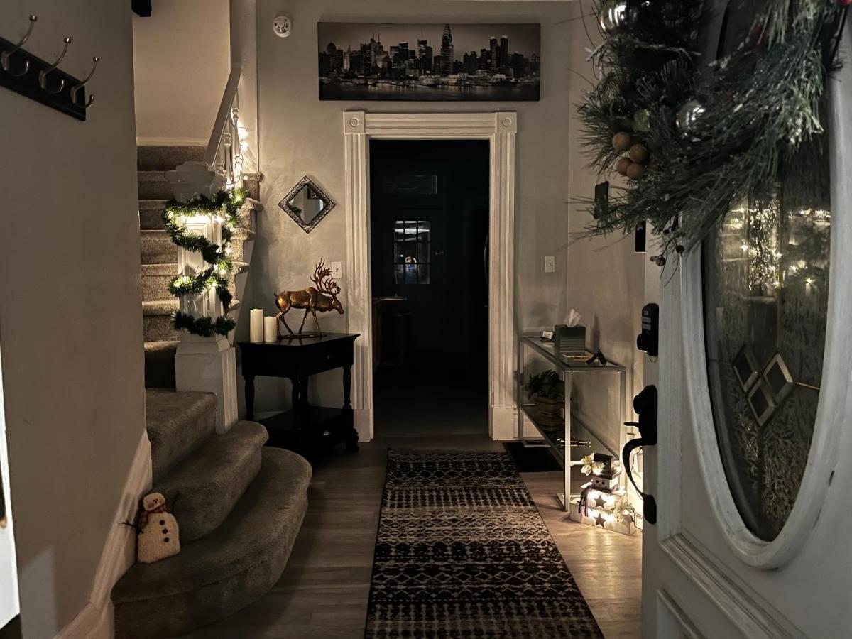 | Green House Gallery Economy Full Size Bedroom