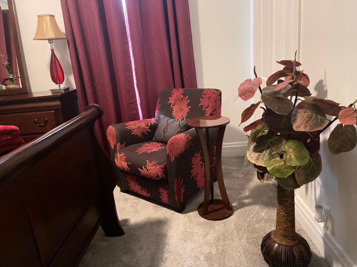  | Green House Gallery Economy Full Size Bedroom