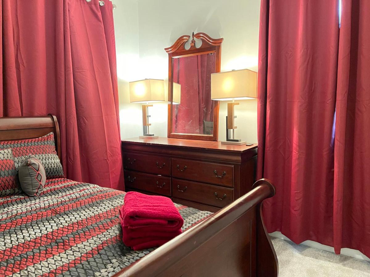 | Green House Gallery Economy Full Size Bedroom