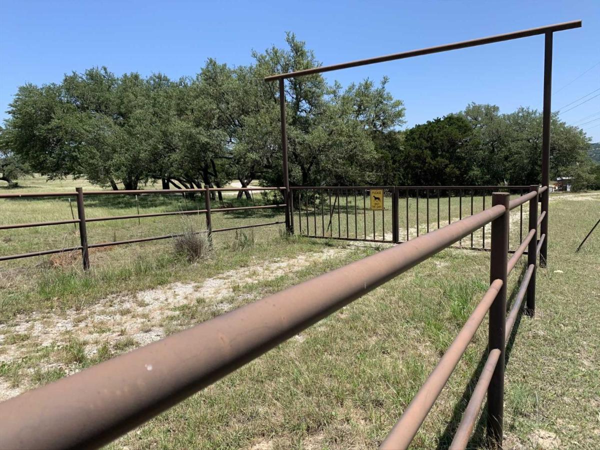 | Hill Country Hideout