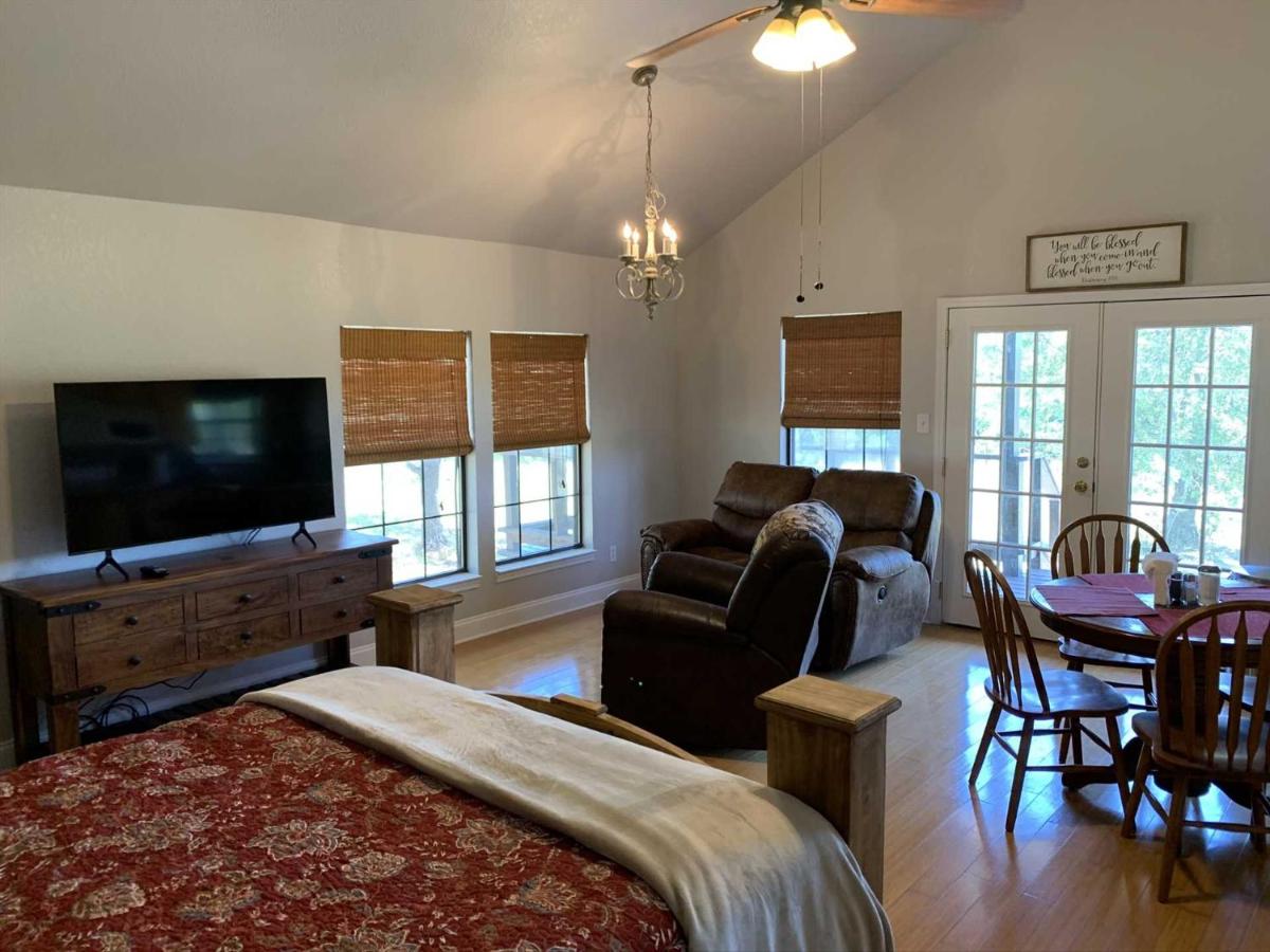 | Hill Country Hideout