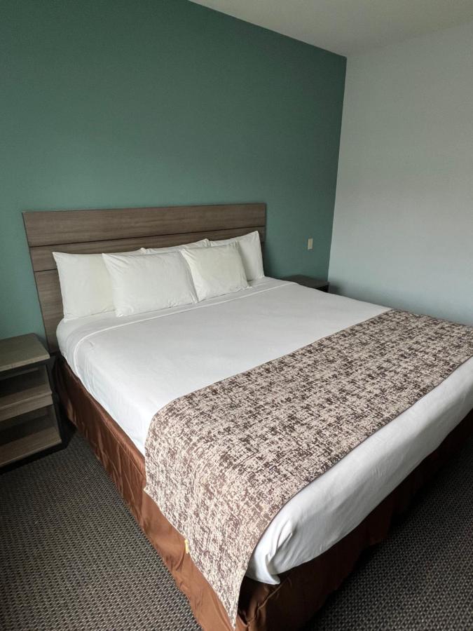 King Room - Non-Smoking at Americas Best Value Inn Sulphur