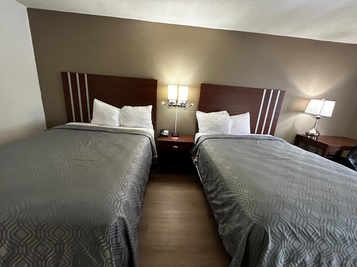  | Econo Lodge Inn & Suites
