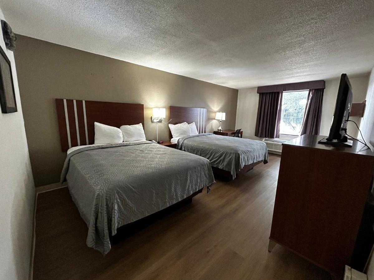  | Econo Lodge Inn & Suites