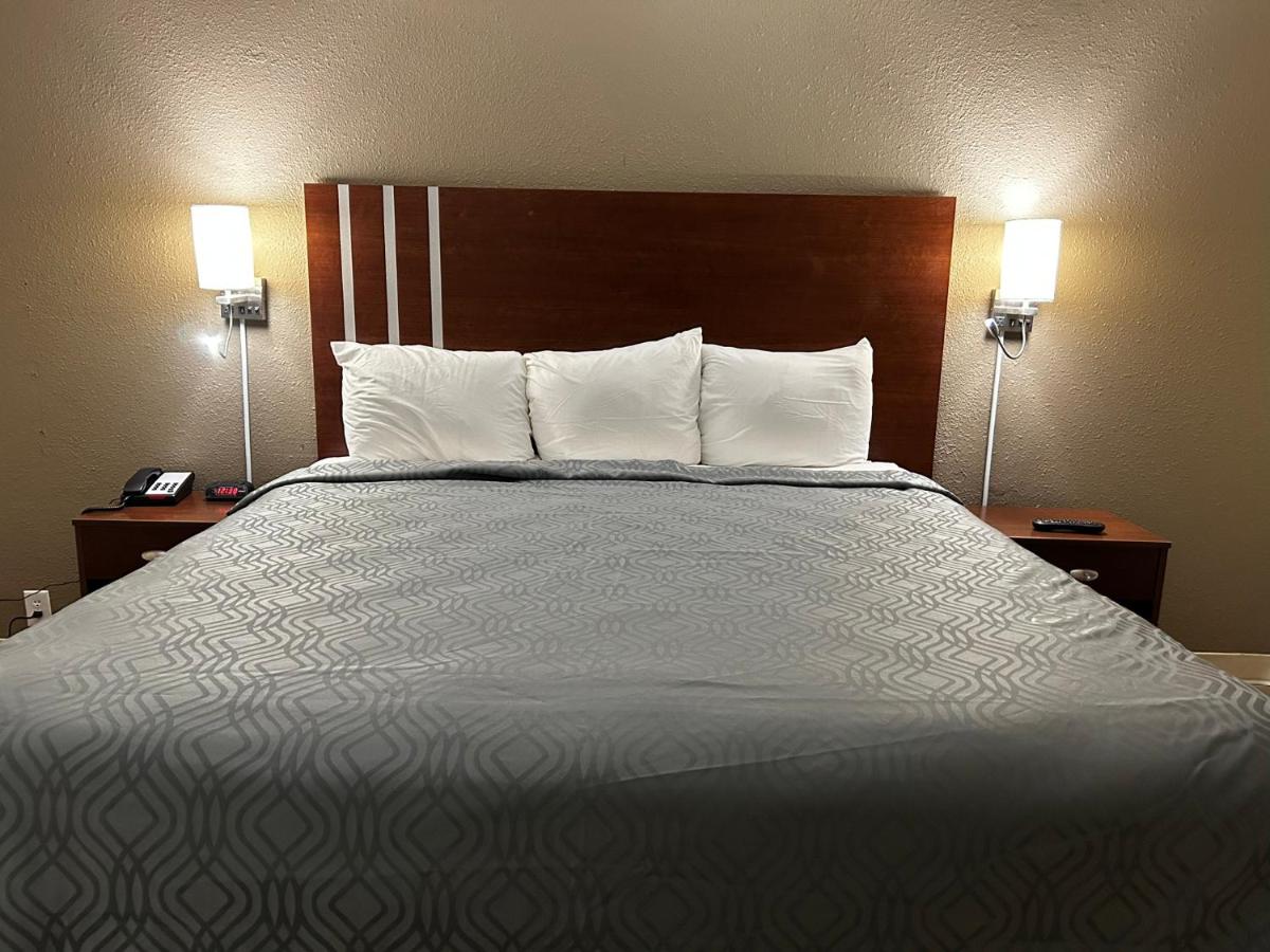  | Econo Lodge Inn & Suites