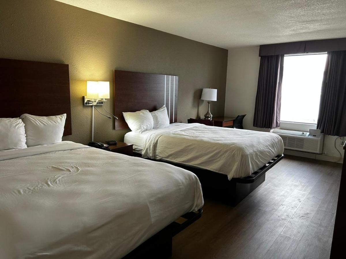  | Econo Lodge Inn & Suites