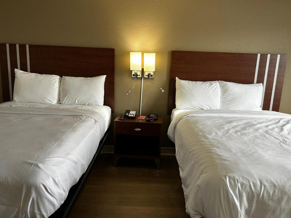 | Econo Lodge Inn & Suites
