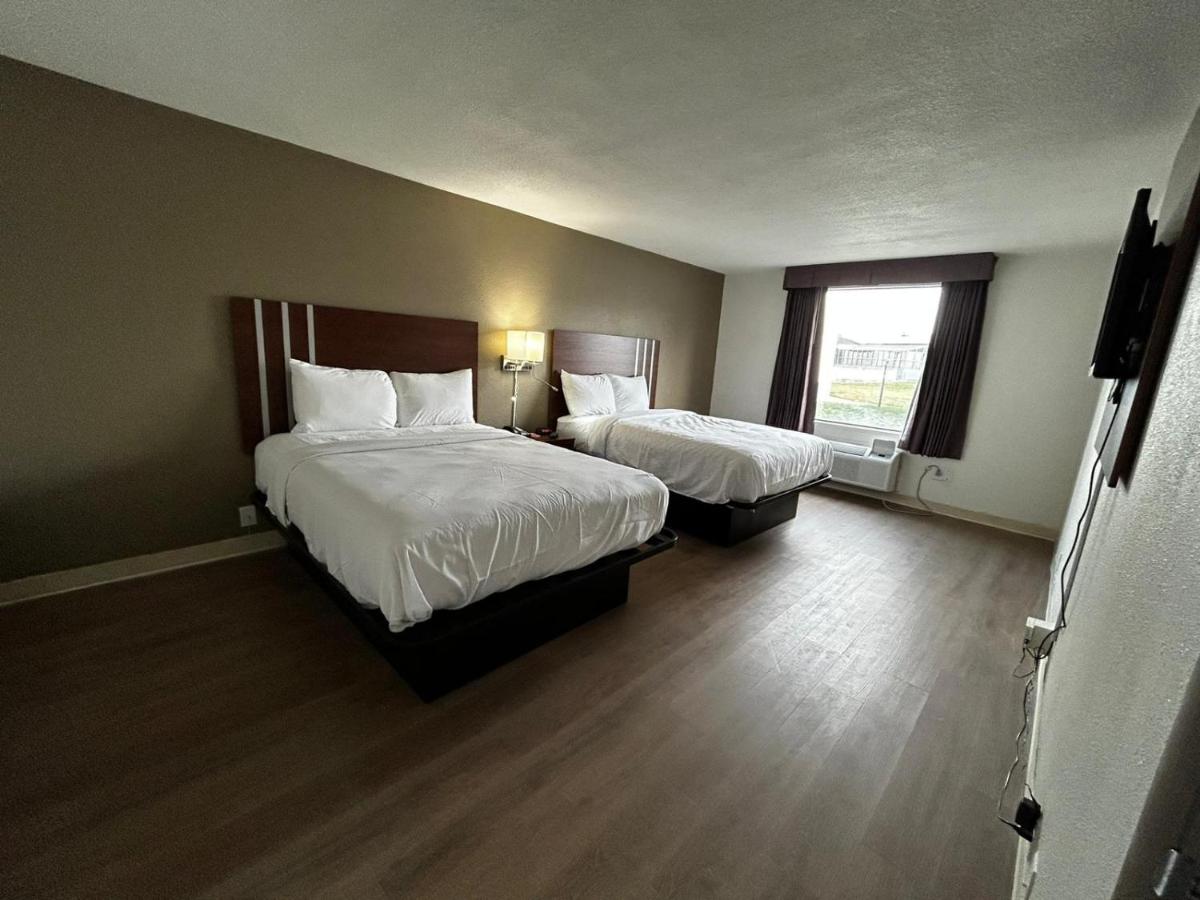  | Econo Lodge Inn & Suites