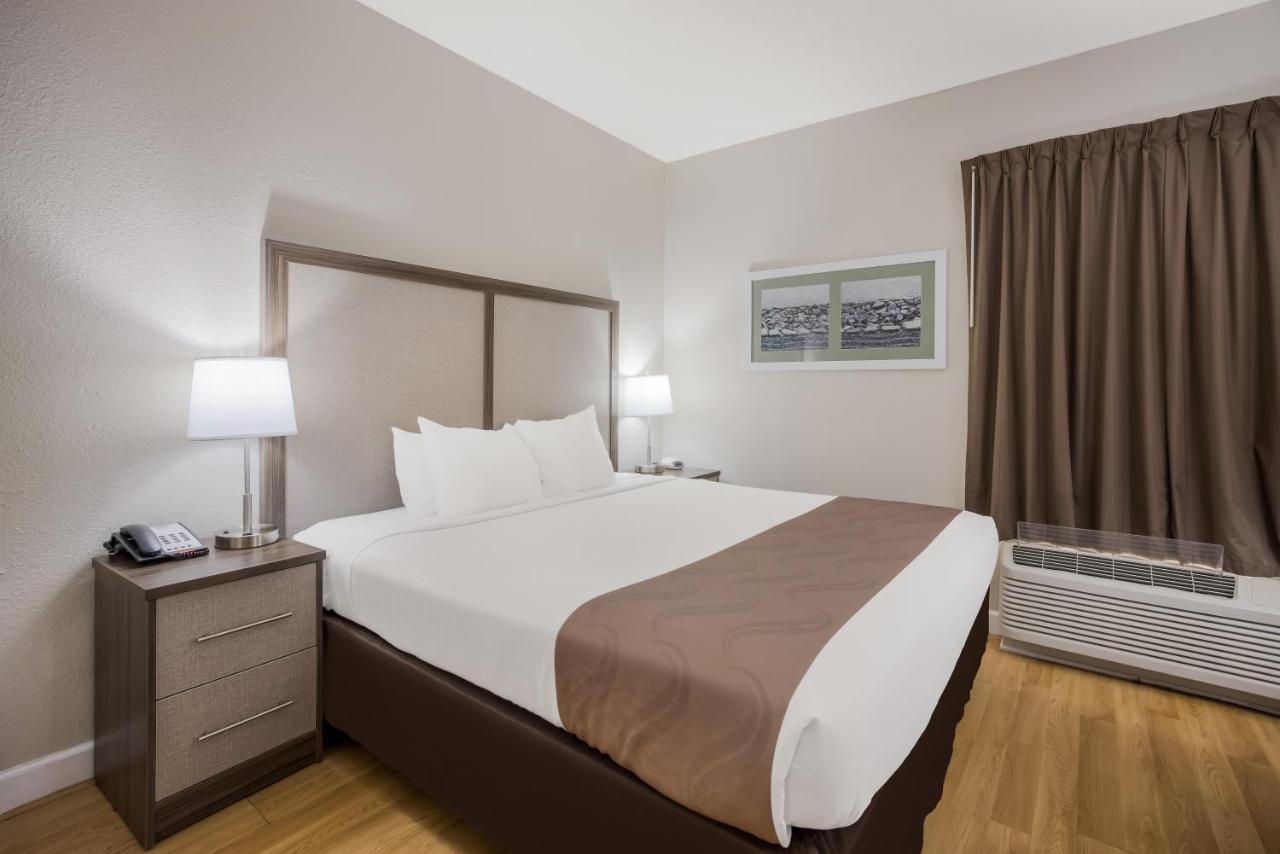 Superior King Room with Whirlpool - Non Smoking at Quality Inn Moultrie