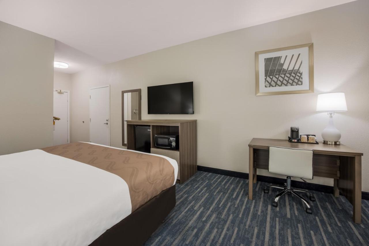 King Room at Quality Inn Moultrie