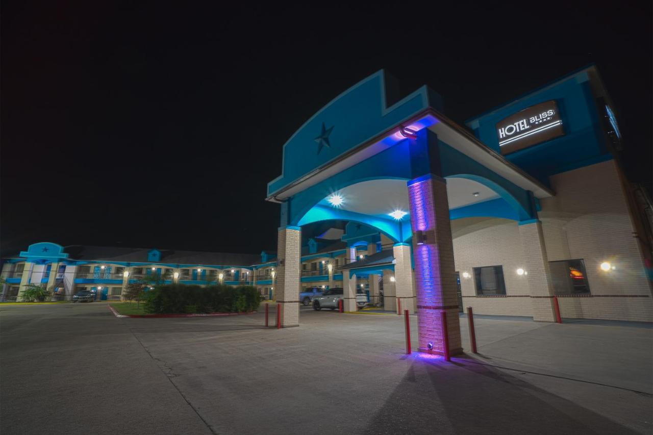| Hotel Bliss Boardwalk, Kemah TX-146 By OYO