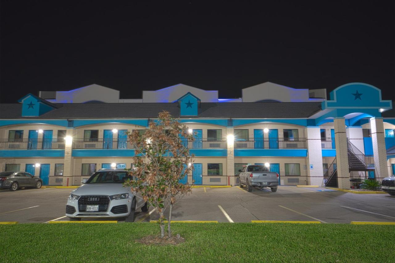| Hotel Bliss Boardwalk, Kemah TX-146 By OYO