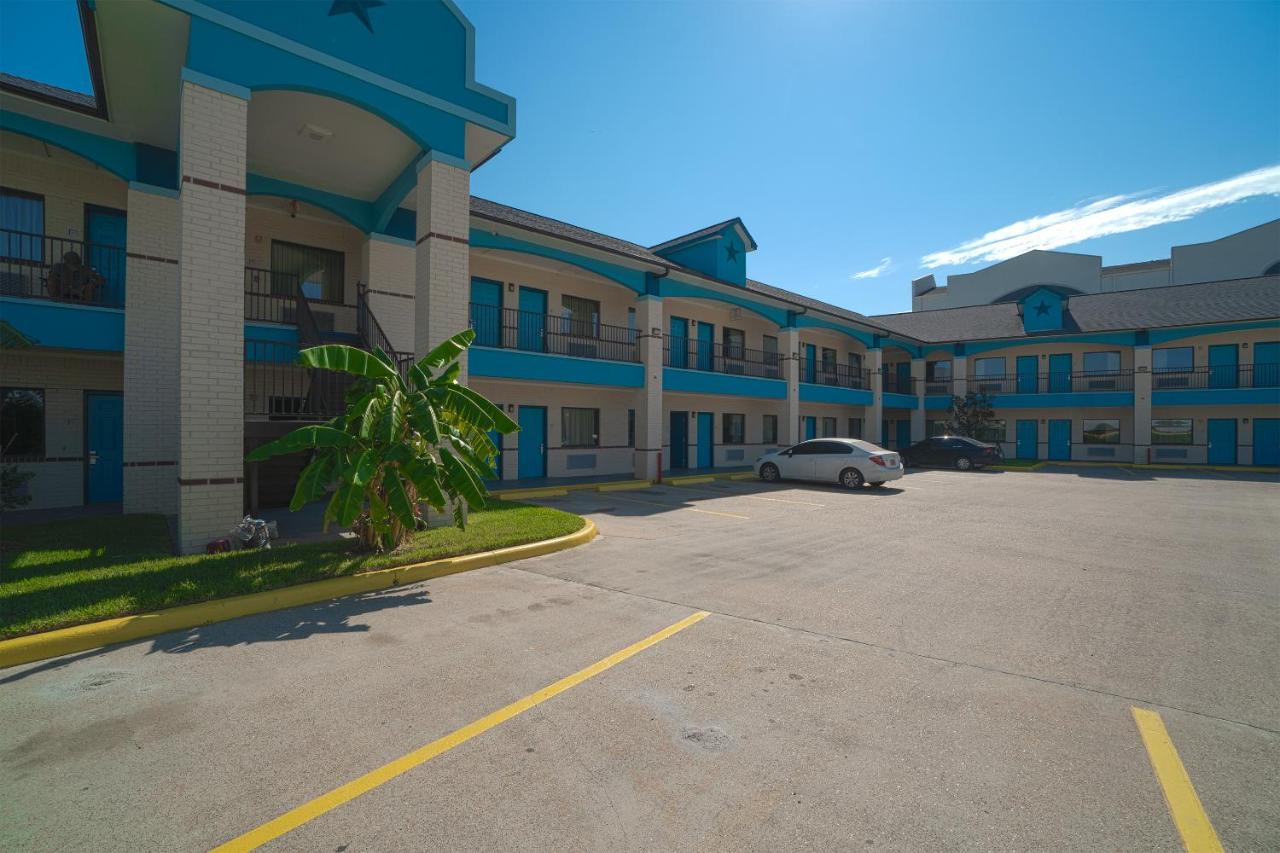 | Hotel Bliss Boardwalk, Kemah TX-146 By OYO