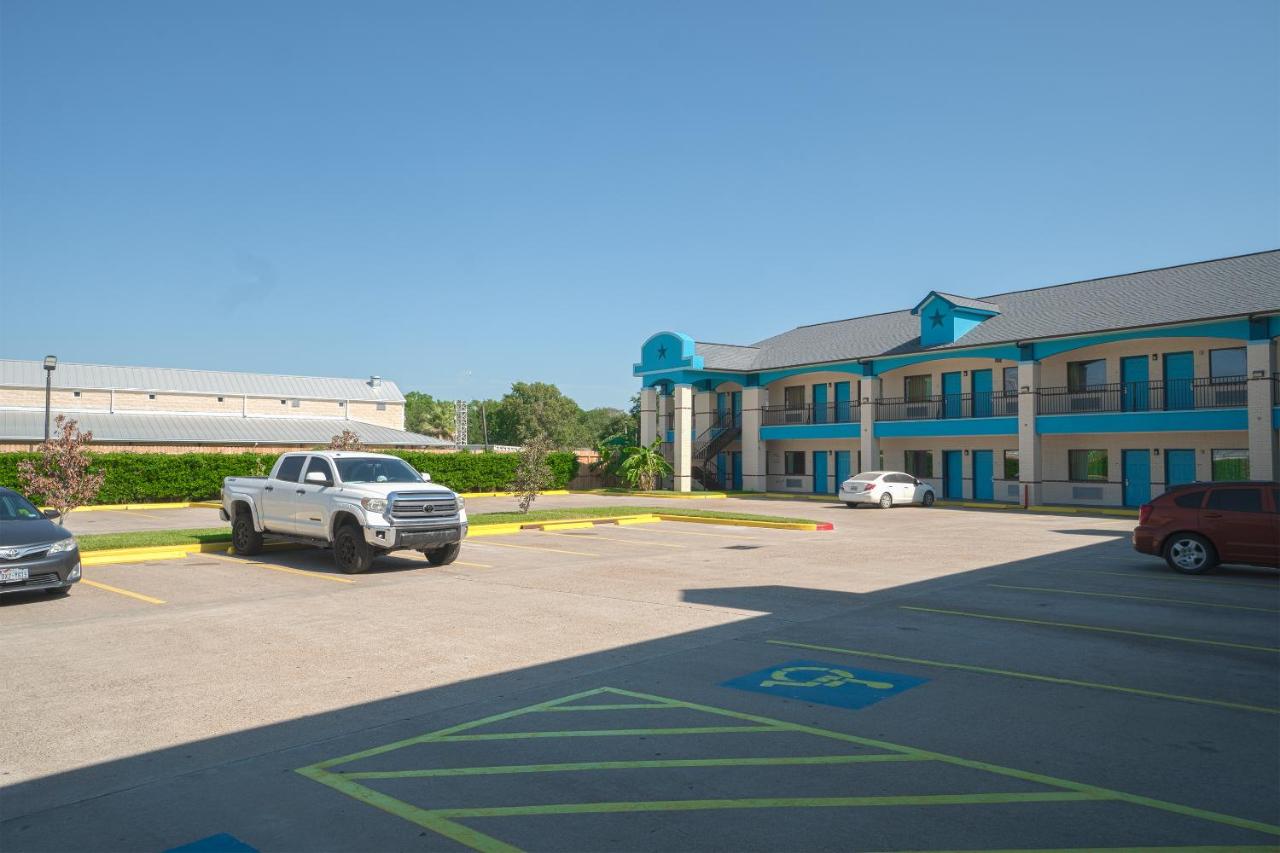 | Hotel Bliss Boardwalk, Kemah TX-146 By OYO