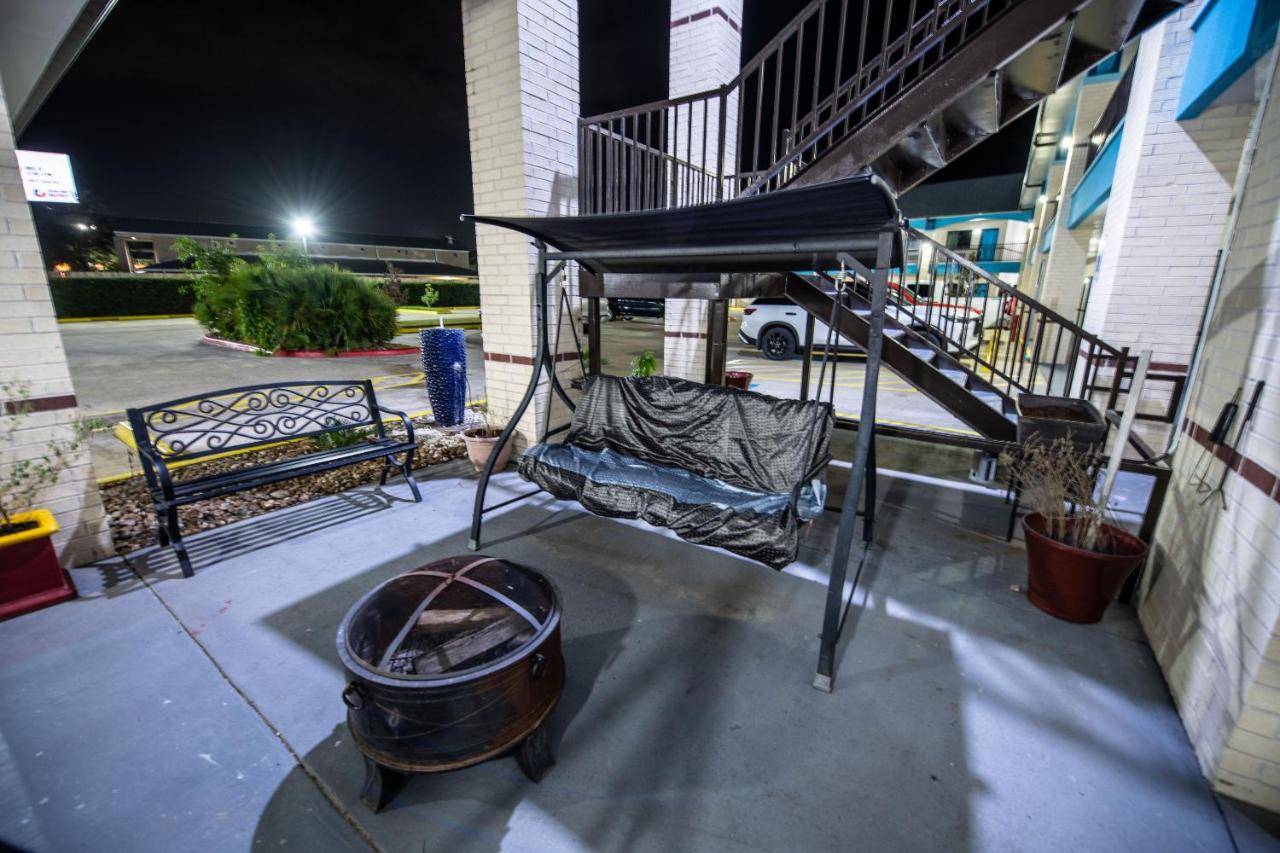 | Hotel Bliss Boardwalk, Kemah TX-146 By OYO