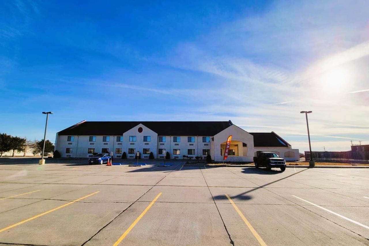 | Single Tree Inn Hotel O