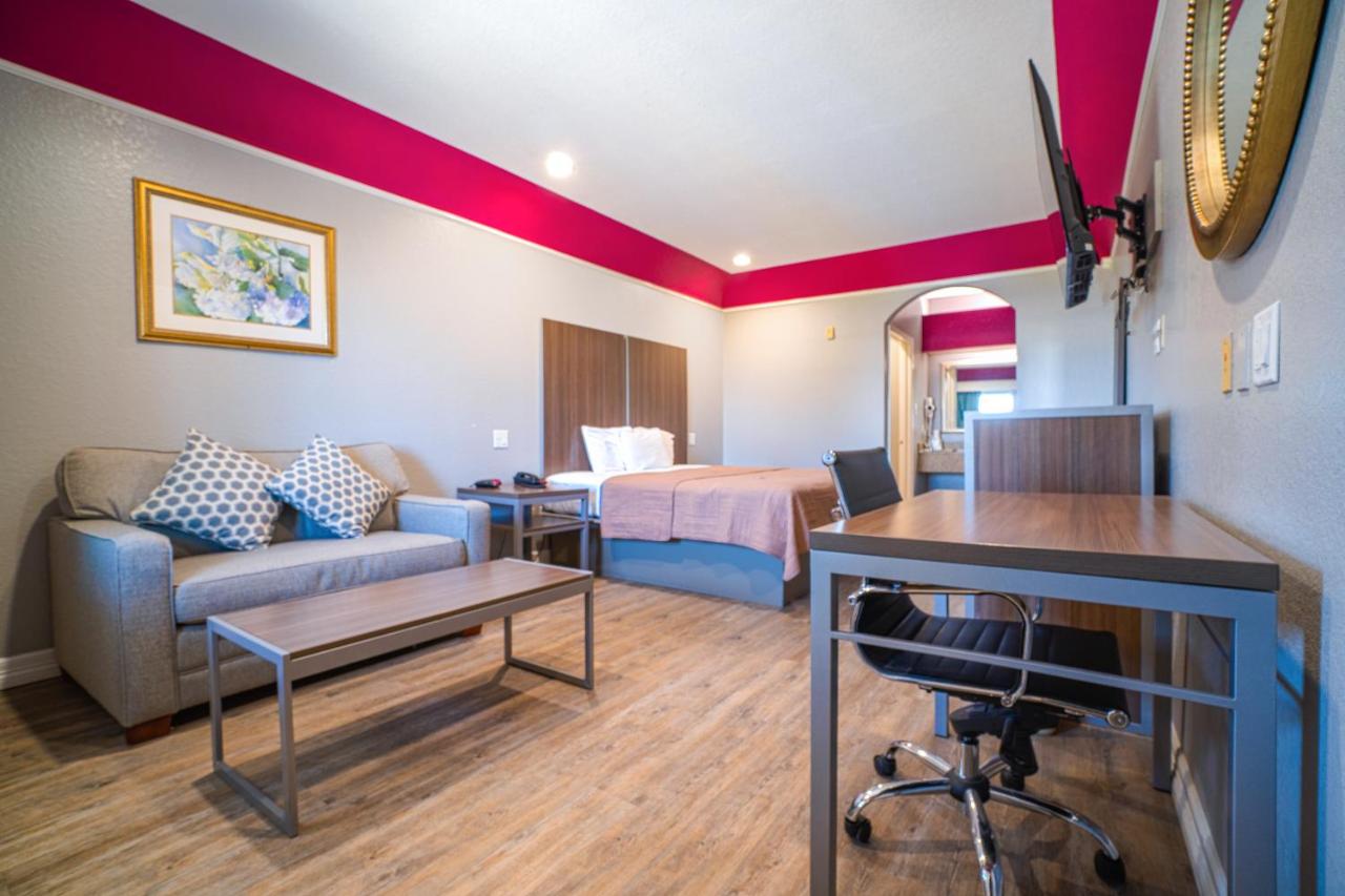| Hotel Bliss Boardwalk, Kemah TX-146 By OYO