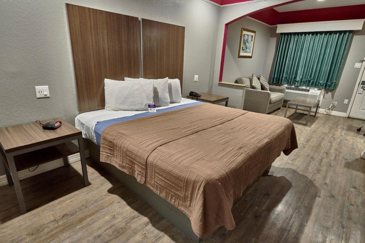 | Hotel Bliss Boardwalk, Kemah TX-146 By OYO
