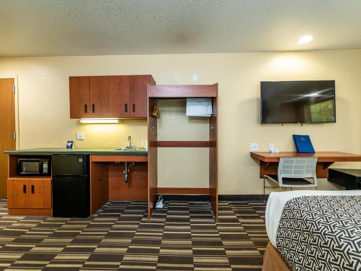 1 Queen Bed, Mobility/Hearing Accessible Room, Non-Smoking at Microtel Inn & Suites by Wyndham Ocala
