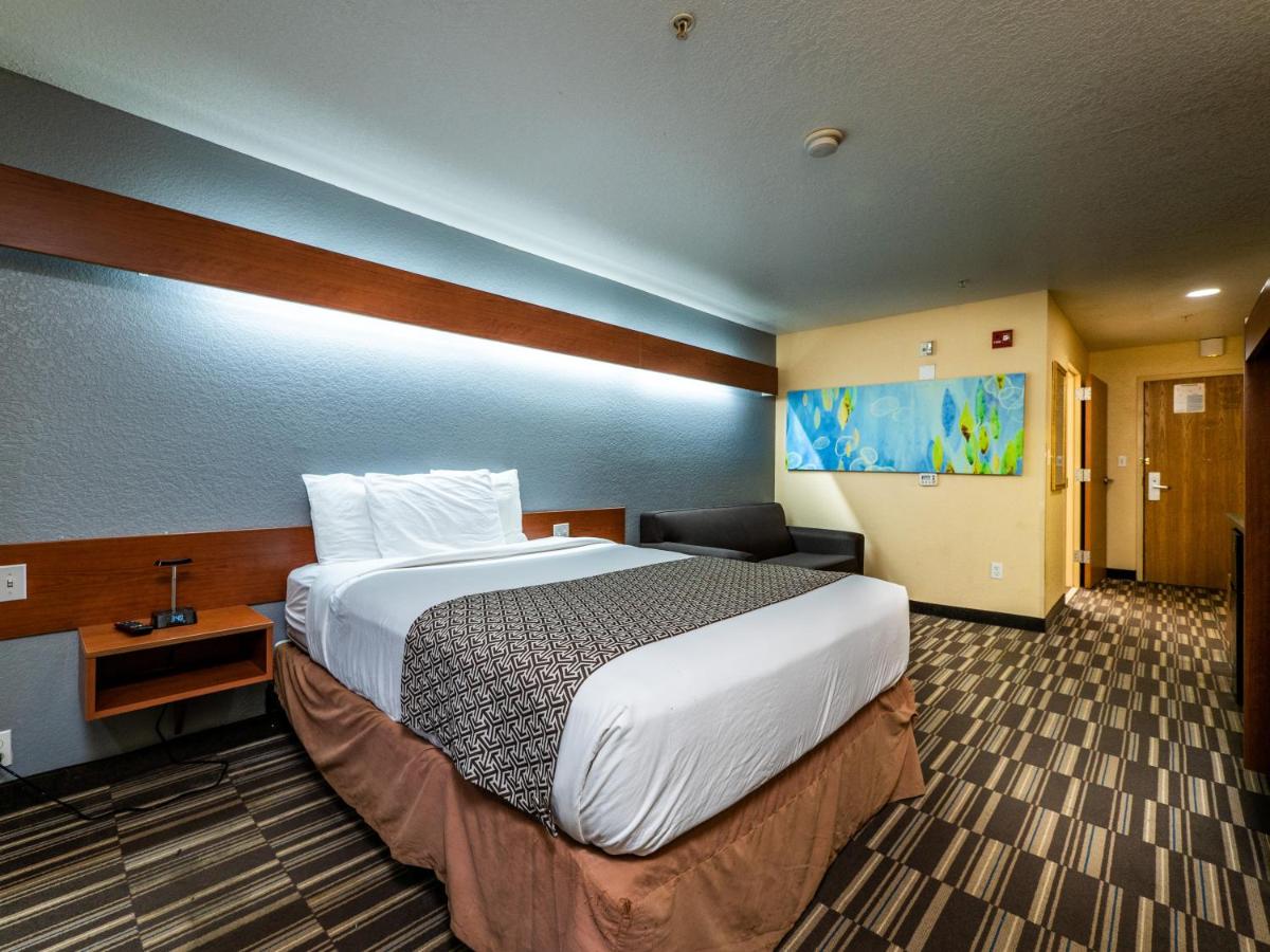 Queen Studio Suite - Mobility and Hearing Impaired Access/Non-Smoking at Microtel Inn & Suites by Wyndham Ocala
