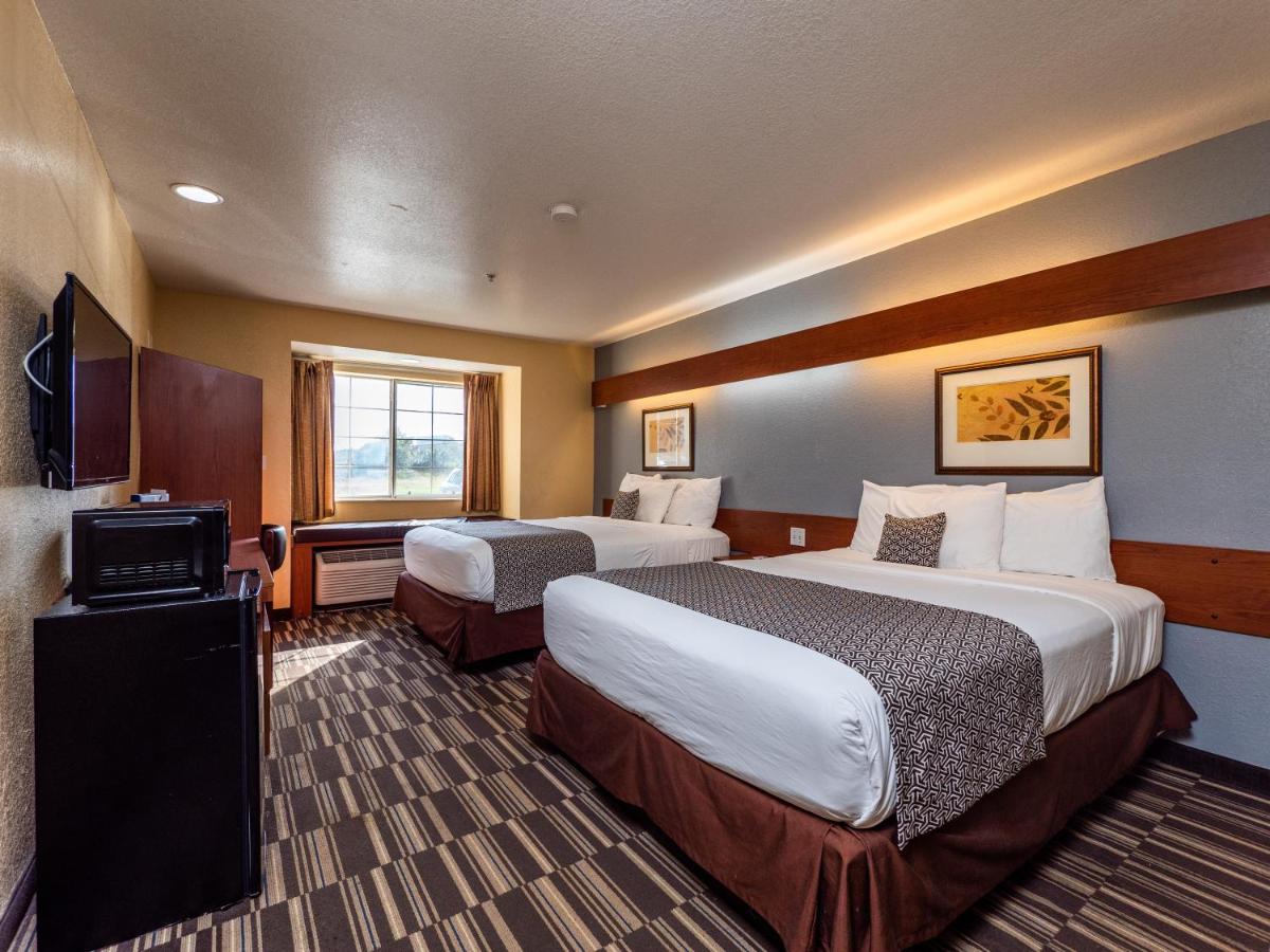 Queen Room with Two Queen Beds and Bath Tub - Hearing Accessible/Non-Smoking at Microtel Inn & Suites by Wyndham Ocala