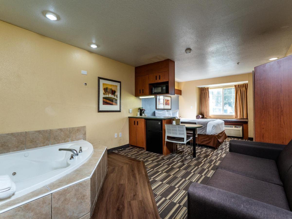 Deluxe Queen Studio Suite - Non-Smoking at Microtel Inn & Suites by Wyndham Ocala