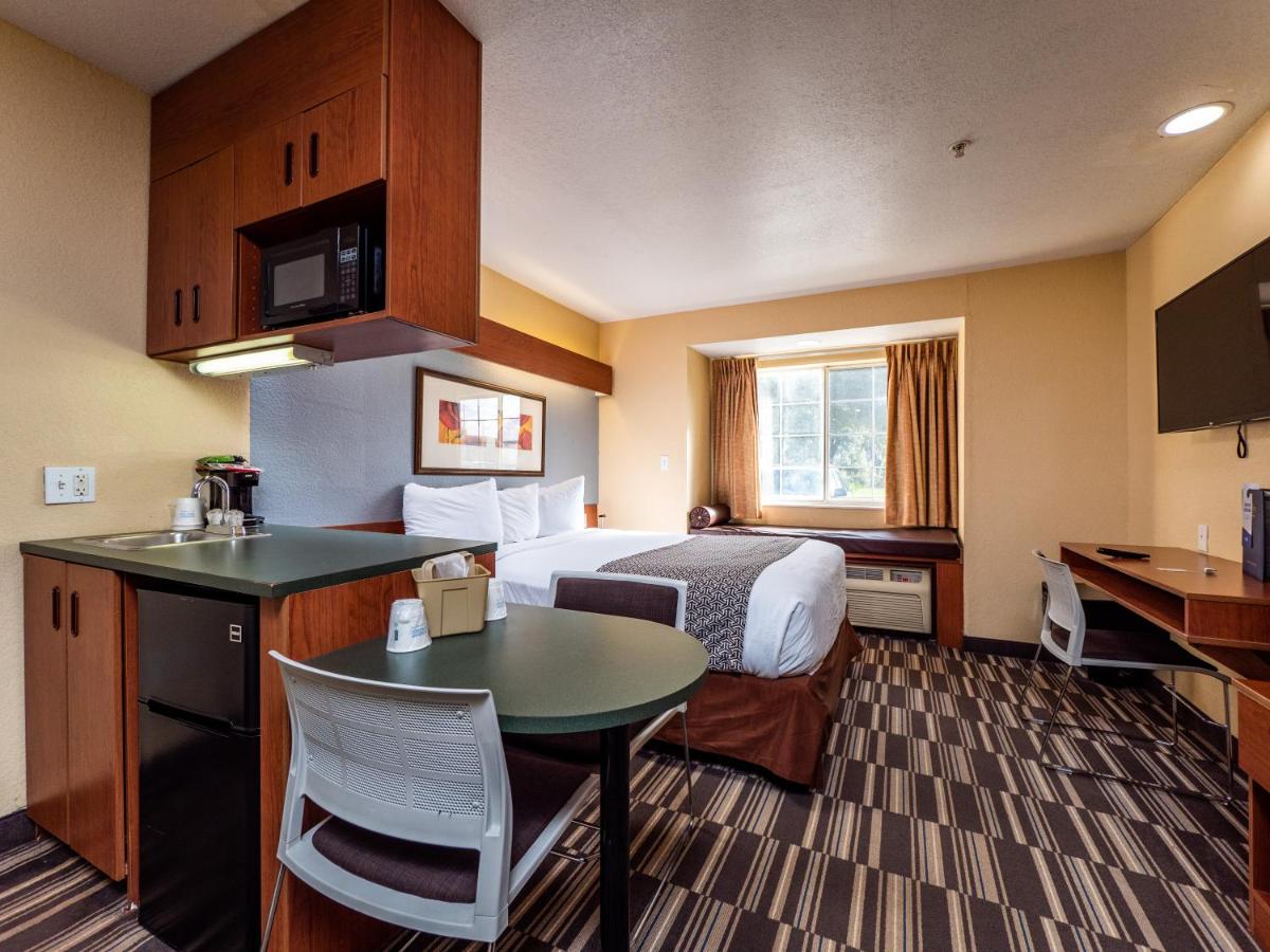 Deluxe Queen Studio Suite - Non-Smoking at Microtel Inn & Suites by Wyndham Ocala