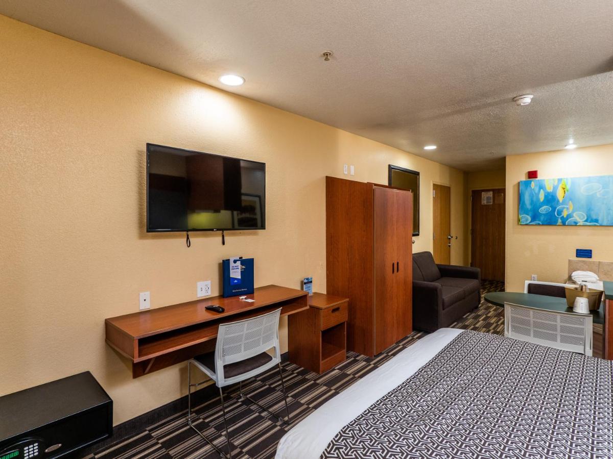 Deluxe Queen Studio Suite - Non-Smoking at Microtel Inn & Suites by Wyndham Ocala