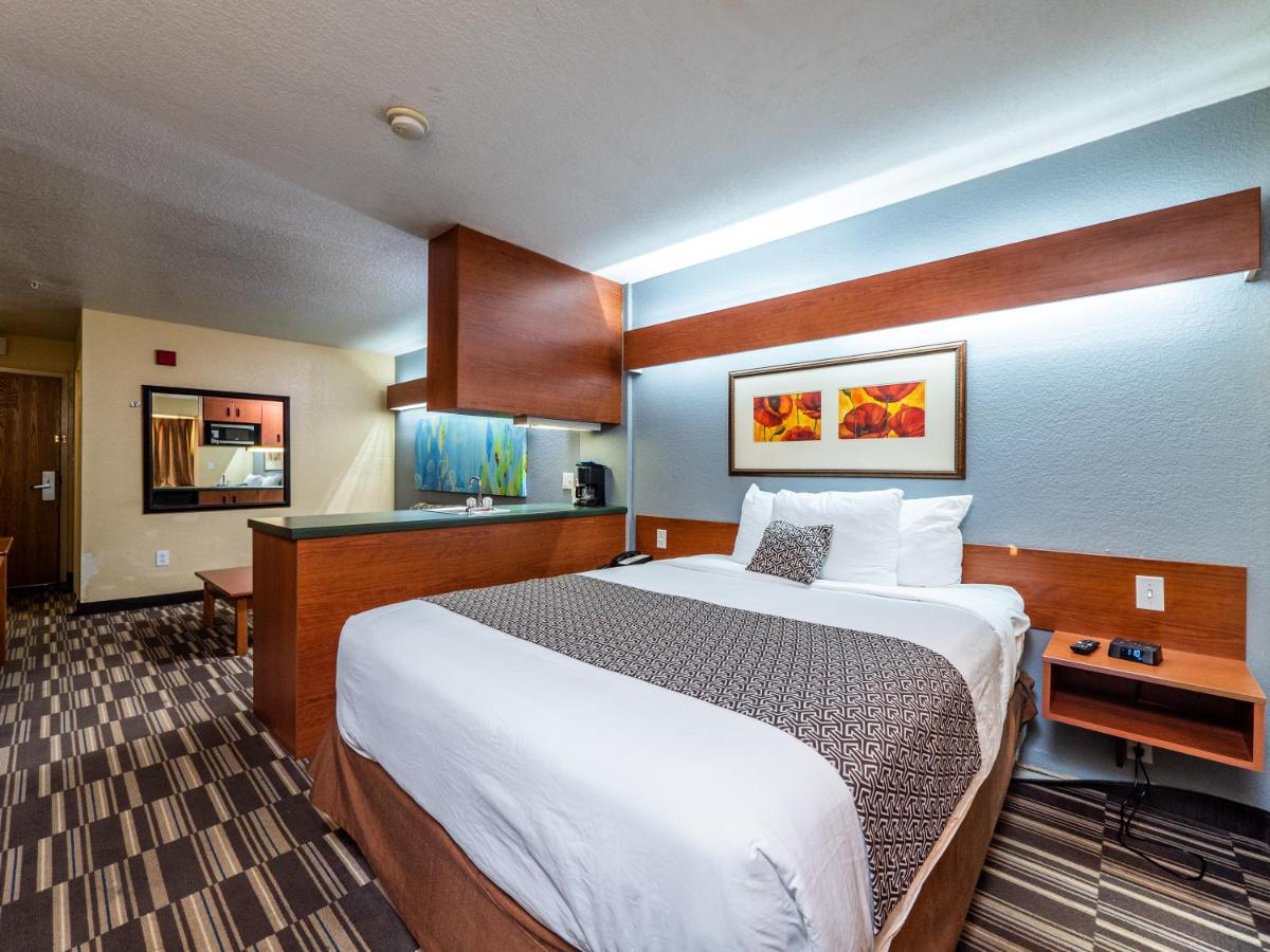 Queen Studio Suite - Non-Smoking at Microtel Inn & Suites by Wyndham Ocala