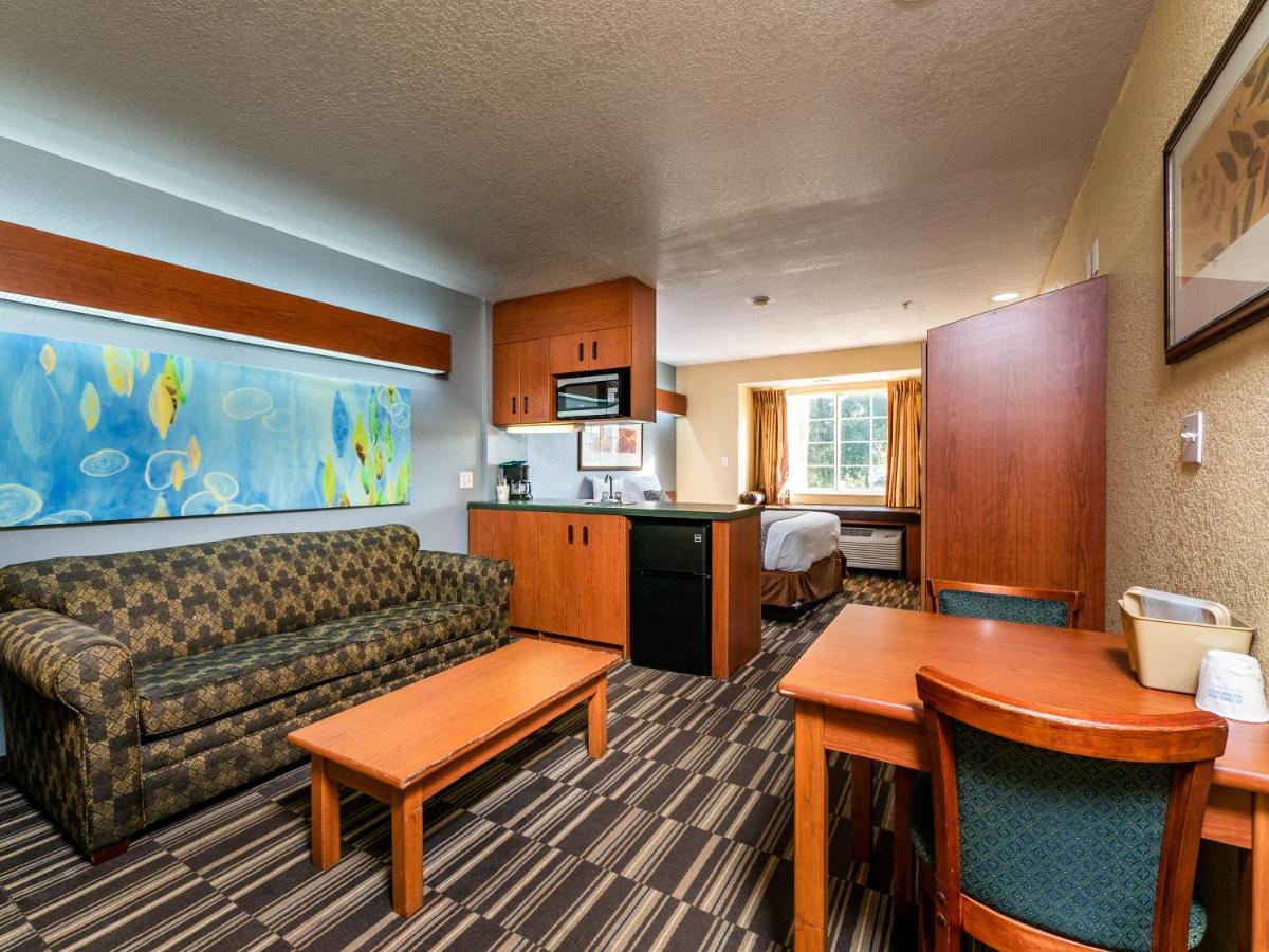Queen Studio Suite - Non-Smoking at Microtel Inn & Suites by Wyndham Ocala