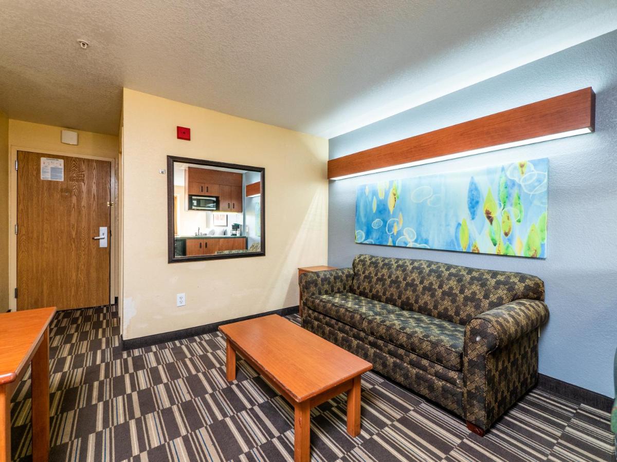 Queen Studio Suite - Non-Smoking at Microtel Inn & Suites by Wyndham Ocala