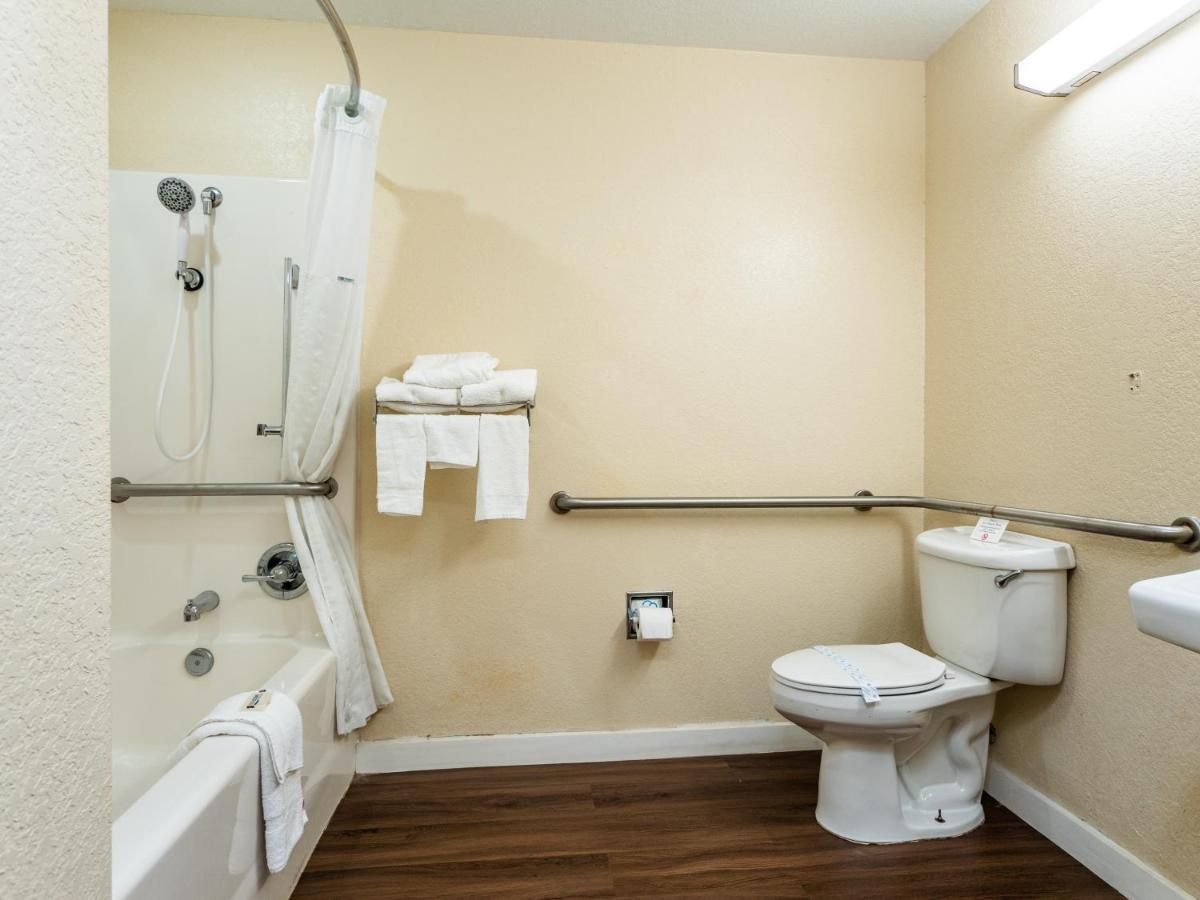 Queen Studio Suite - Mobility and Hearing Impaired Access/Non-Smoking at Microtel Inn & Suites by Wyndham Ocala