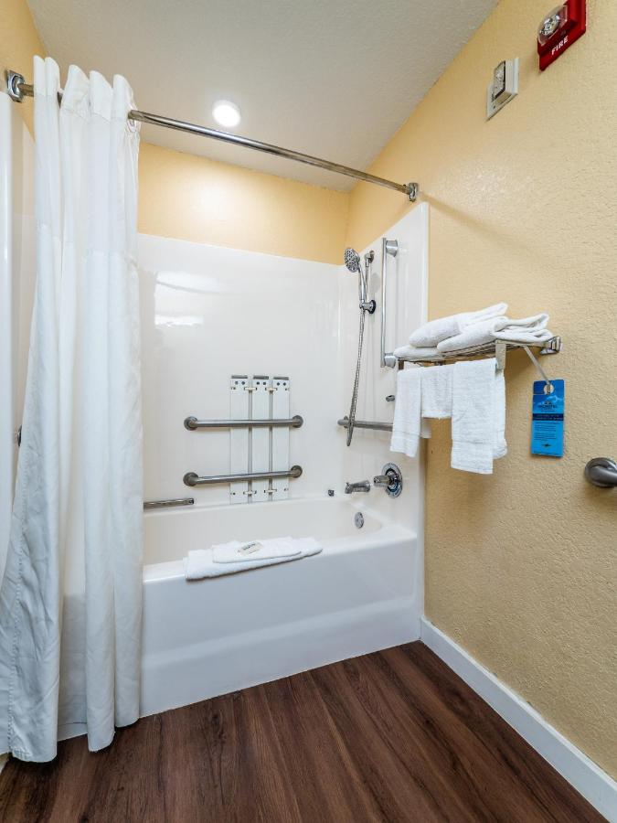Queen Studio Suite - Mobility and Hearing Impaired Access/Non-Smoking at Microtel Inn & Suites by Wyndham Ocala