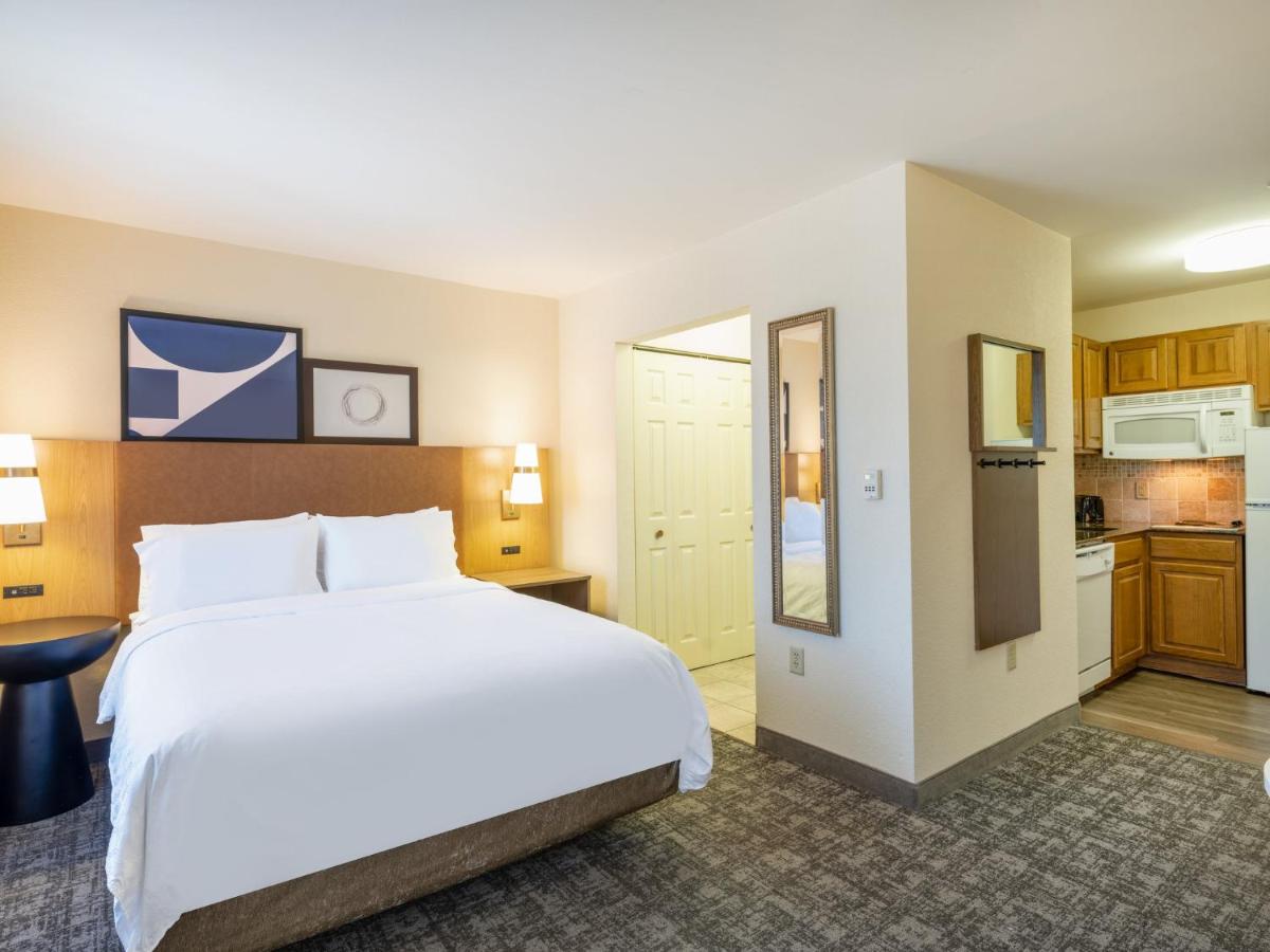 Queen Studio - Non-Smoking at Staybridge Suites Milwaukee Airport South by IHG