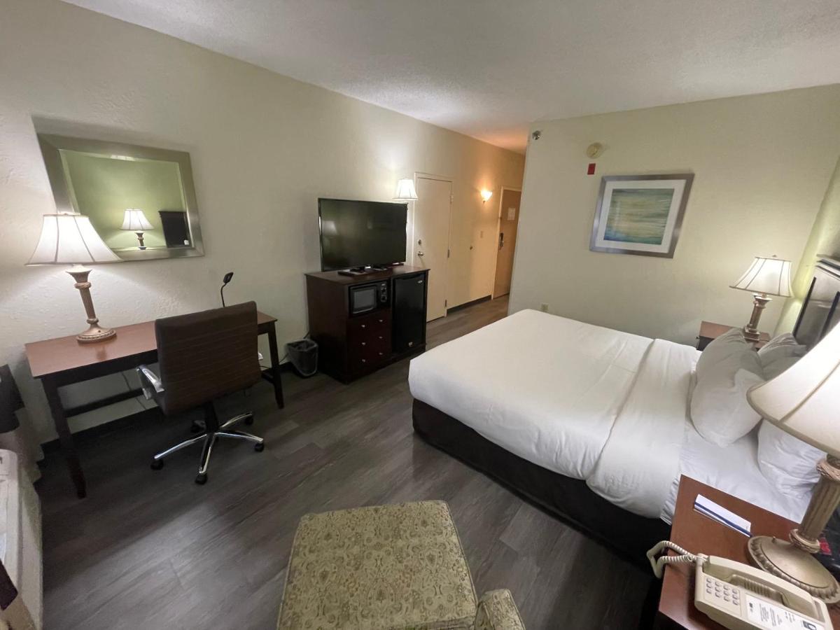 King Room - Non-Smoking at Comfort Inn Pinehurst - Southern Pines