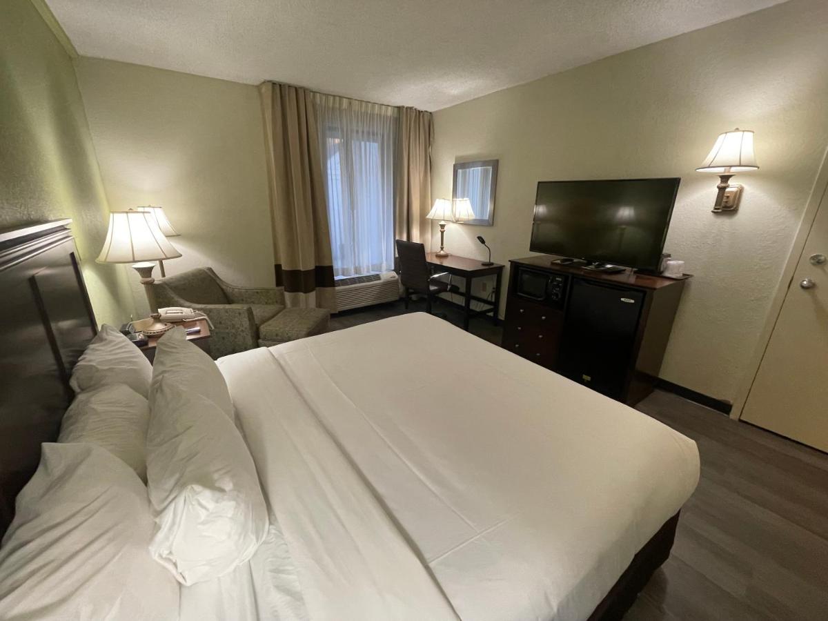 King Room - Non-Smoking at Comfort Inn Pinehurst - Southern Pines