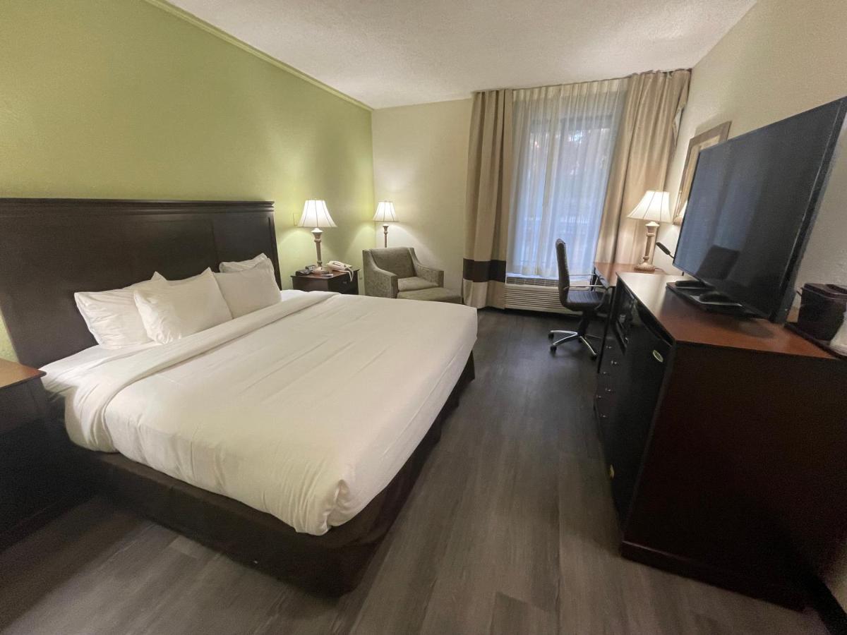 King Room - Non-Smoking at Comfort Inn Pinehurst - Southern Pines